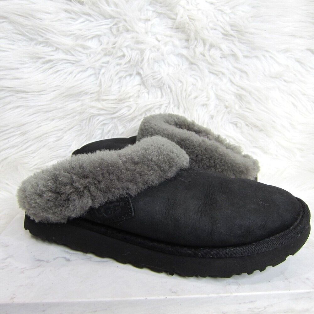 UGG Cluggette Slippers Black suede sheepskin slip on Women's size 7 s/n 1093578